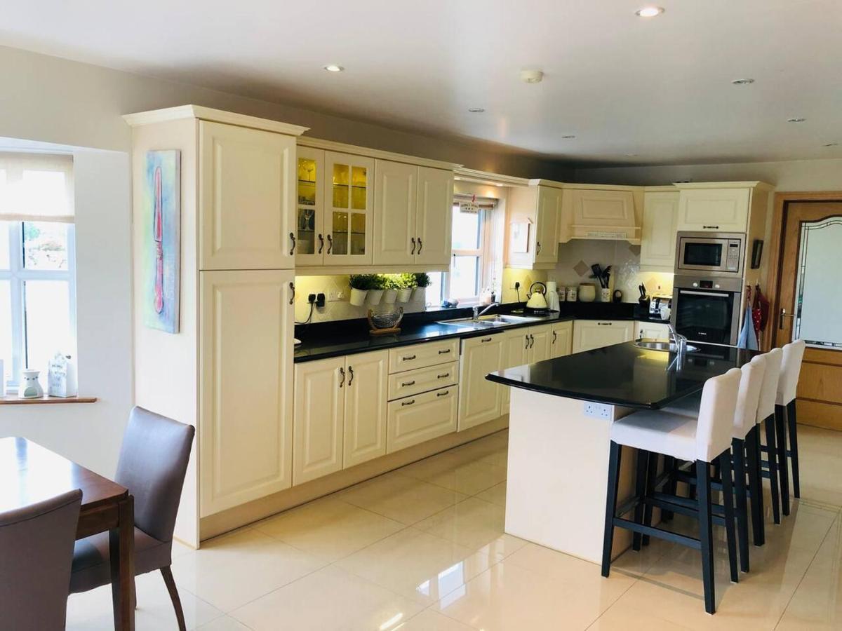 Connemara. 3 Bedroom, 8 Bed, Holiday Home Galway Luaran gambar