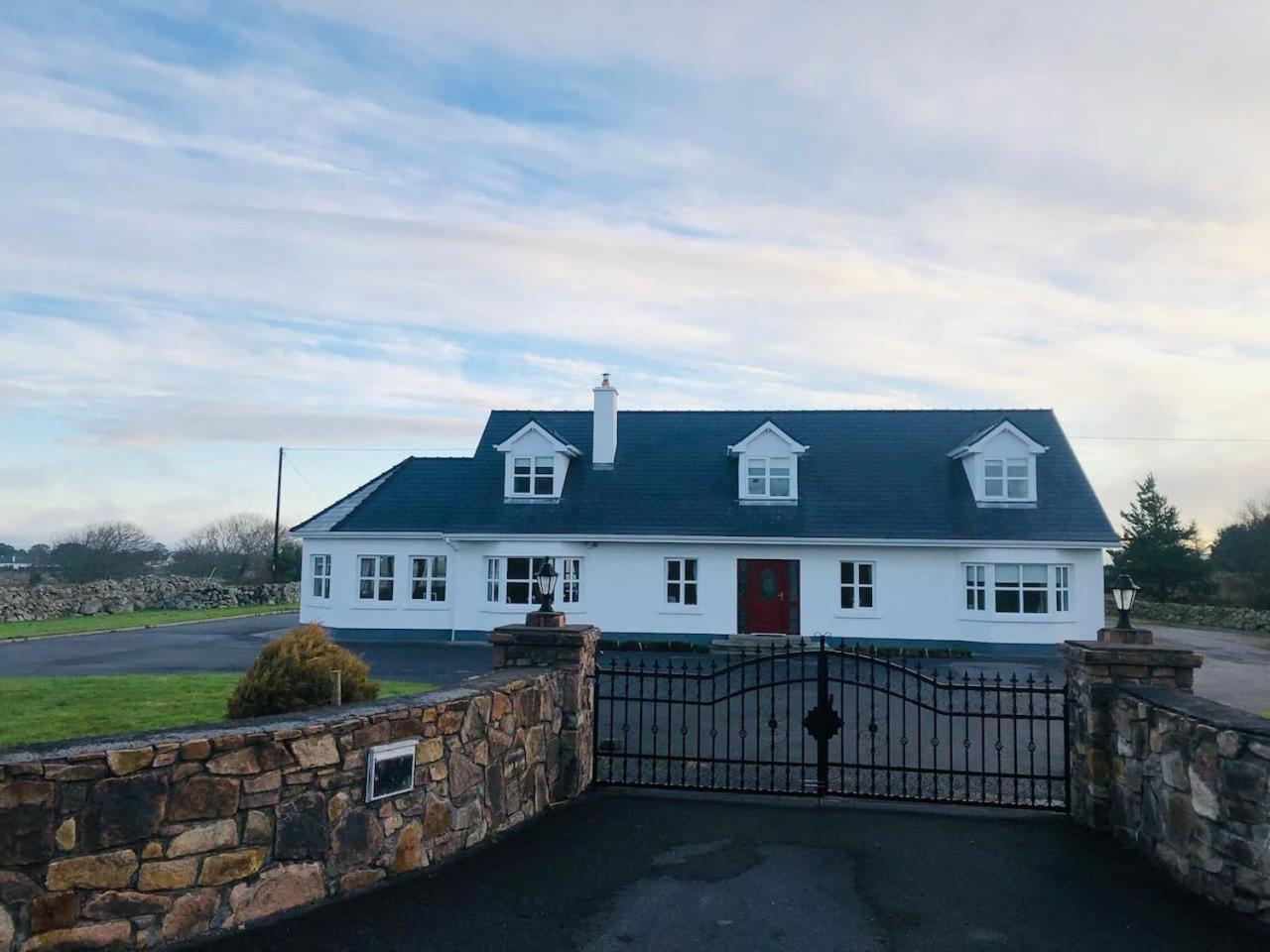 Connemara. 3 Bedroom, 8 Bed, Holiday Home Galway Luaran gambar